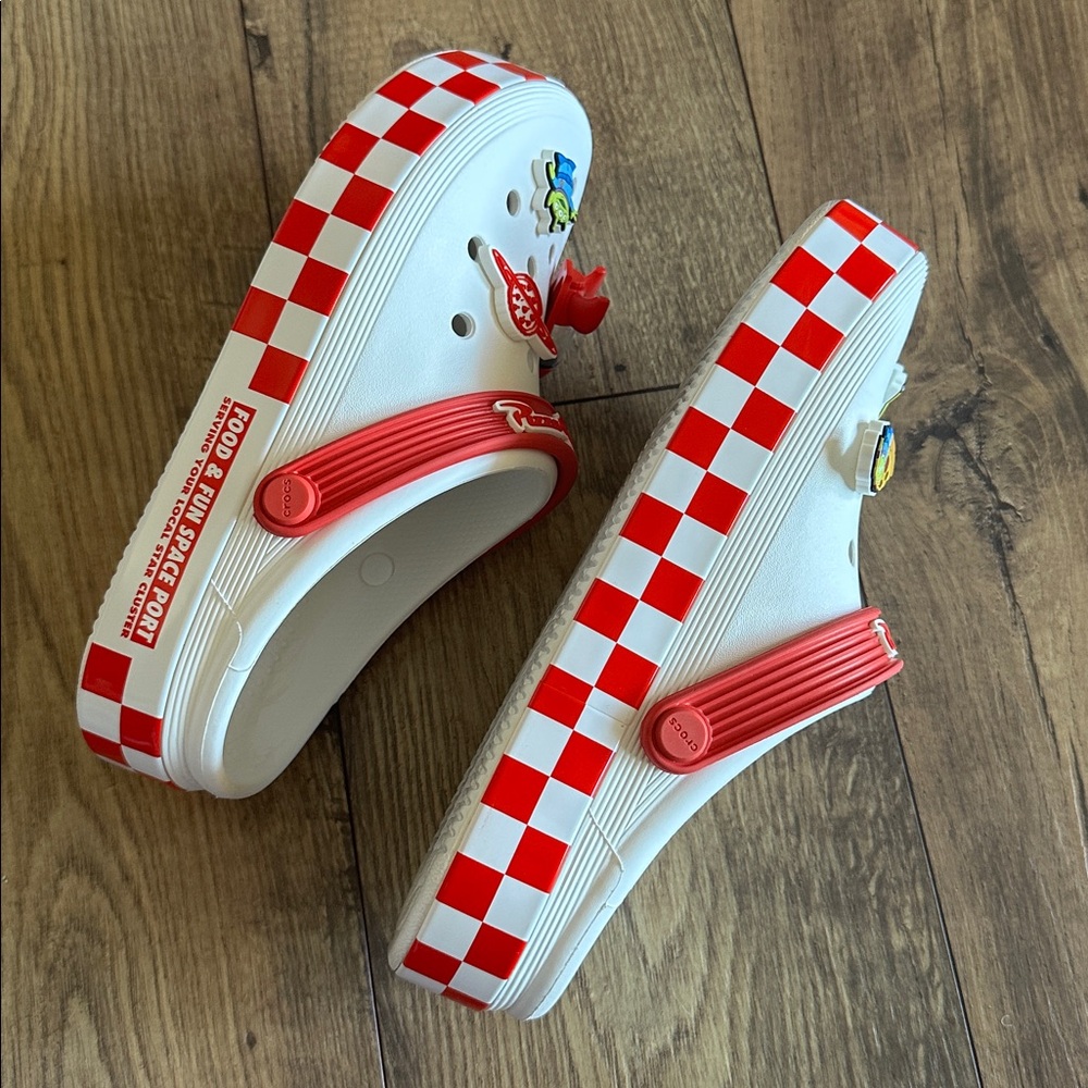 Disney Pizza Planet Toy Story Crocs 8W - Picture 7 of 13